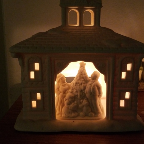 Partylite Victorian manor Christmas scene - Picture 3 of 3